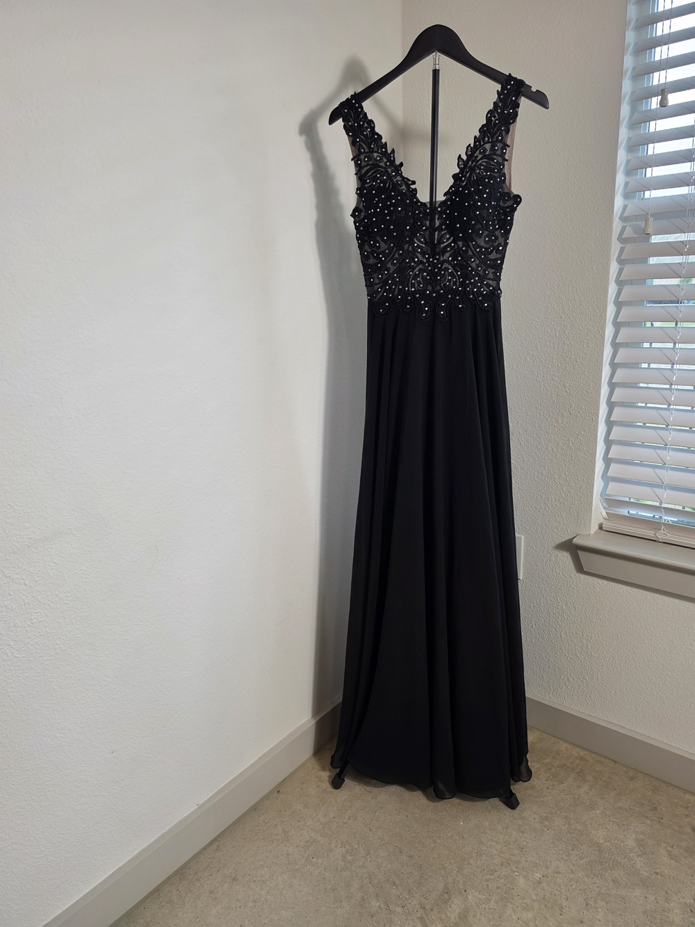 GB Social Black Beaded Lace V-Neck Prom Gown - Size 3